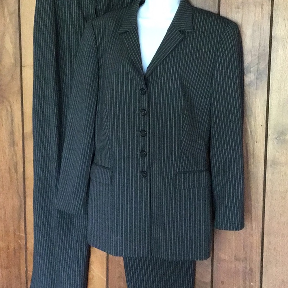 Escada Margaretha dark gray pinstripe wool pant suit. Vintage , classic size 42